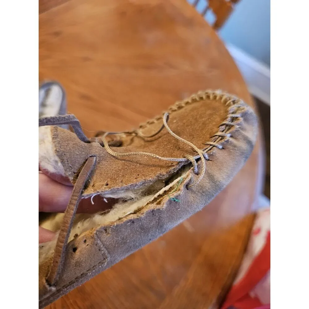 READ‎ UGG DAKOTA SUEDE SHEEPSKIN MOCCASINS GIRLS' SHOES SIZE 5 Womens 6.5